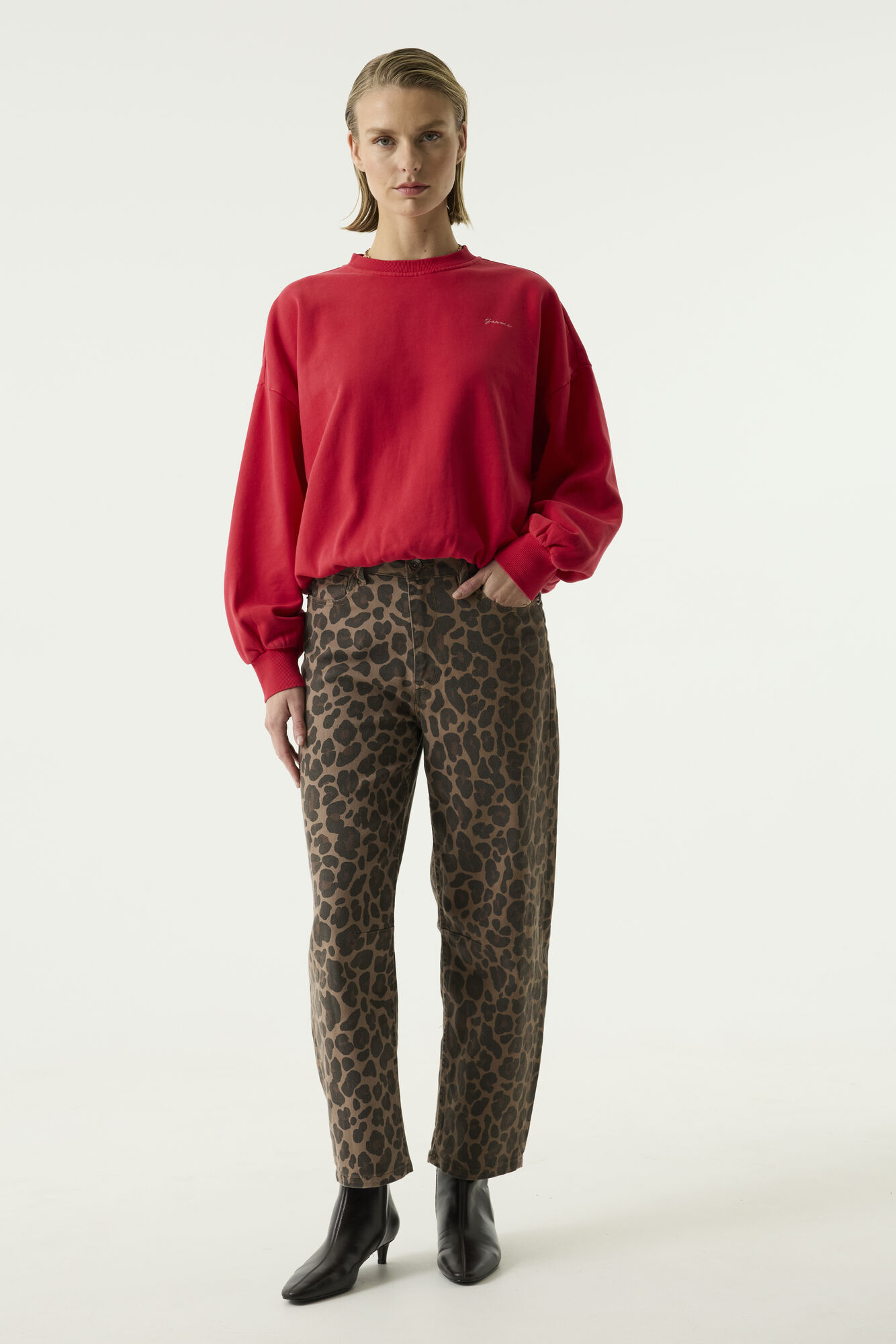u260060-4513-onmodel-total-2000-8b5c2c91